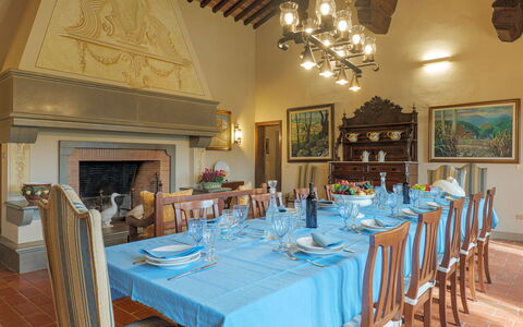 Il Cerreto 11: Meubles, Table, Domicile, Chaise, Salle À Manger, Table Cuisine Et Salle A Manger, Plante D'Appartement, Bar, Restaurant, Villa