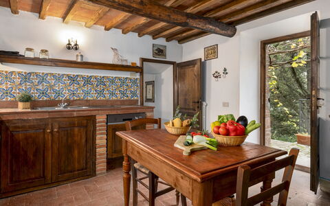 Castellare in Poggio 10: Bois, Design Intérieur, Sol, Meubles, Domicile, Cuisine, Tache De Bois, Plafond, Pièce, Dur