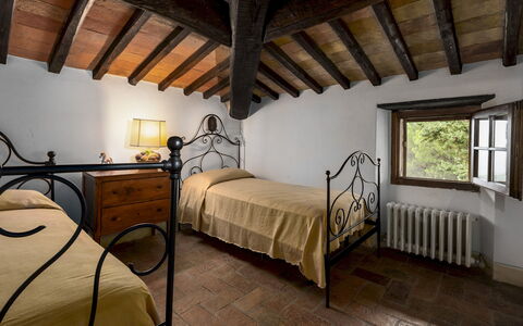 Castellare in Poggio 10: Mur, Chambre, Lit, Cadre De Lit, Literie, Drap De Lit, Lampe, Linge, Villa, Hôtel