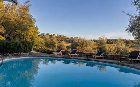 Castellare in Poggio 10: Bleu, Piscine, Réflexion, Mobilier De Jardin, Recours, Eco Hôtel, Miroir D'Eau, Étang