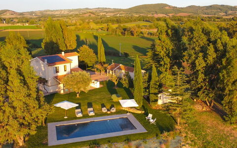 Casale Rondinella 6+2: Zone Résidentielle, Maison, Domicile, Biens, Piscine, Aménagement Paysager, Jardin, Pelouse, Manoir, Banlieue
