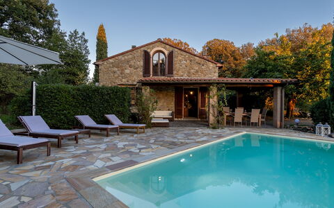 La Nula 4: Piscine, Domicile, Porte, Pot De Fleur, Chalet, Biens, Hacienda, Ombre, Recours, Eco Hôtel