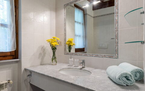 La Nula 4: Lavabo, Salle De Bains, Luminaire Plomberie, Évier, Design Intérieur, Miroir, Robinet, Sol, Plomberie, Sol