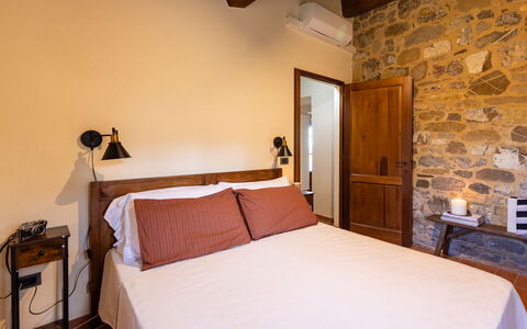 Podere San Lorenzo 12: Mur, Bois, Design Intérieur, Meubles, Chambre, Plafond, Sol, Sol, Lit, Marron