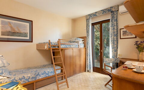 Villa Puntala 10: Meubles, Chambre, Design Intérieur, Bois, Lit, Sol, Sol, Appartement, Pièce, Drap De Lit