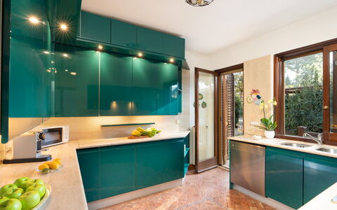 Villa Puntala 10: Cuisine, Design Intérieur, Appareil De Cuisine, Cabinetry, Comptoir, Meubles, Principaux Appliance, Bois, Plafond, Sol