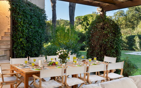 Villa Puntala 10: Meubles, Table, Chaise, Mobilier De Jardin, Table Cuisine Et Salle A Manger, Tableau De Plein Air, Jardin, Restaurant, Ombre, Patio