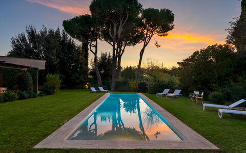 Villa Puntala 10: Piscine, Bleu, Recours, Jardin, Mobilier De Jardin, Thermes, Biens, Aménagement Paysager, Pelouse, Ombre