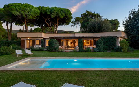 Villa Puntala 10: Piscine, Jardin, Arbuste, Domicile, Recours, Biens, Ferme, Arrière-Cour, Pelouse, Aménagement Paysager