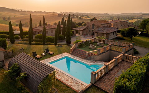 Casale Fienile 8: Biens, Manoir, Cour, Villa, Hacienda, Piscine, Ferme, Aménagement Paysager, Cour, Arrière-Cour