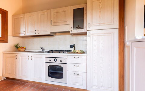 Casale Teatro 10: Bois, Cuisine, Cabinetry, Sol, Principaux Appliance, Design Intérieur, Appareil De Cuisine, Comptoir, Placard, Sol