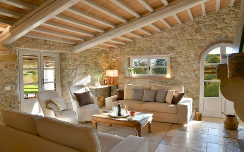 Casa la Pratellaccia 6+2: Meubles, Design Intérieur, Mur, Canapé, Sol, Bois, Chaise, Table, Salon, Plafond
