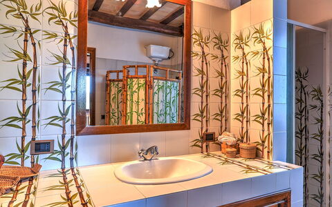 Casale Tre Cipressi 10: Mur, Lavabo, Design Intérieur, Luminaire Plomberie, Évier, Robinet, Plafond, Éclairage, Plomberie, Salle De Bains