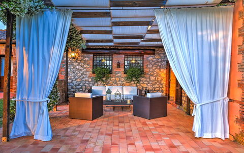 Casale Tre Cipressi 10: Meubles, Mobilier De Jardin, Piscine, Chaise, Recours, Table, Pot De Fleur, Eco Hôtel, Ombre, Patio