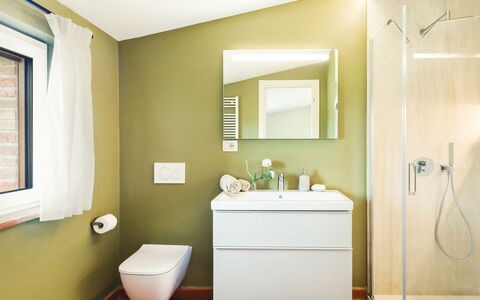 Casale Ombrone 11: Sol, Toilette, Sol, Salle De Bains, Design Intérieur, Luminaire Plomberie, Siège De Toilette, Armoire De Toilette, Plomberie, Évier