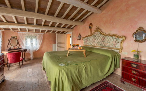 Casale delle Farfalle 12: Mur, Meubles, Chambre, Lit, Literie, Drap De Lit, Cadre De Lit, Domicile, Linge, Oreiller