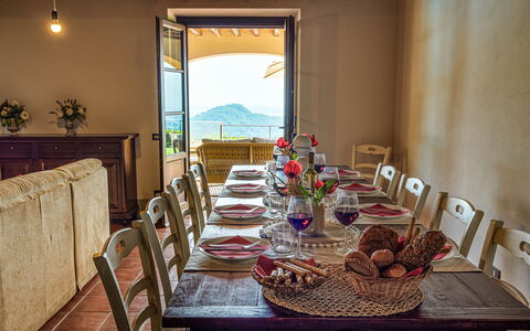 Villa Jasmine 8: Meubles, Table, Table Cuisine Et Salle A Manger, Salle À Manger, Chaise, Vaisselle, Bar, Drinkware, Serveware, Restaurant