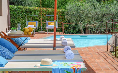 Villa Jasmine 8: Piscine, Meubles, Mobilier De Jardin, Recours, Pot De Fleur, Eco Hôtel, Plante D'Appartement, Chaise, Balancelle, Ombre
