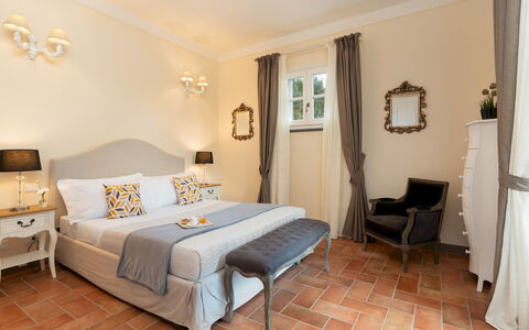 Villa Iole 14: Meubles, Design Intérieur, Sol, Pièce, Sol, Éclairage, Domicile, Chambre, Lit, Plafond