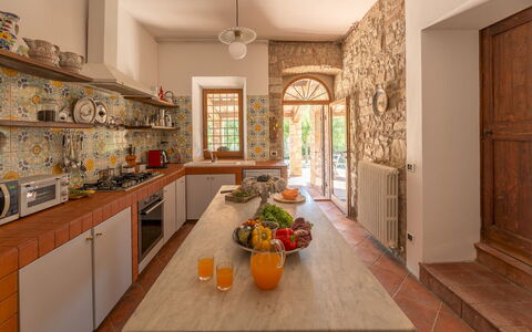 Villa la Pizzichina 10: Design Intérieur, Cuisine, Sol, Meubles, Plafond, Sol, Éclairage, Domicile, Comptoir, Pièce