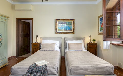 Villa la Monarca 16: Meubles, Design Intérieur, Sol, Sol, Bois, Plafond, Lit, Chambre, Pièce, Éclairage