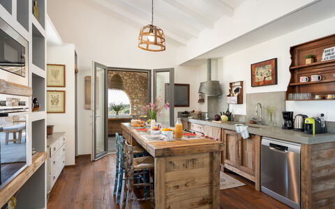 Villa la Casina 4: Meubles, Cuisine, Comptoir, Design Intérieur, Bois, Cabinetry, Sol, Électroménager, Domicile, Appareil De Cuisine
