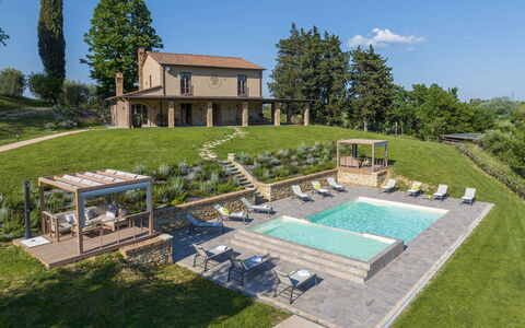 Agriresort Bacaringhe 13: Piscine, Lot Terre, Chalet, Biens, Ferme, Jardin, Aménagement Paysager, Villa, Arrière-Cour, Pelouse