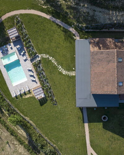 Agriresort Bacaringhe 13: Piscine, Biens, Pelouse, Loisir, Jardin, Chalet, Arrière-Cour, Aménagement Paysager, Ferme, Cour