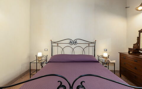 Poggio delle Lumie 6: Mur, Design Intérieur, Sol, Sol, Chambre, Lit, Plafond, Pièce, Meubles, Cadre De Lit