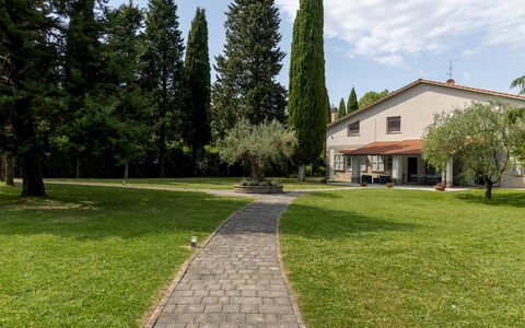 La Casetta 12: Arbre, Domicile, Arbuste, Pelouse, Jardin, Biens, Chalet, Ombre, Aménagement Paysager, Cour