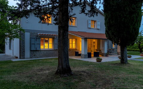La Casetta 12: Bâtiment, Domicile, Maison, Zone Résidentielle, Toit, Chalet, Porte, Biens, Siding, Pelouse