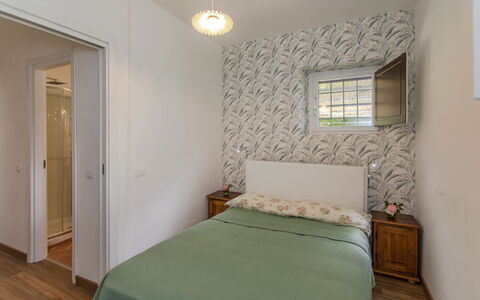 La Collina degli Ulivi 8+2: Design Intérieur, Meubles, Lit, Chambre, Mur, Sol, Sol, Bois, Drap De Lit, Pièce