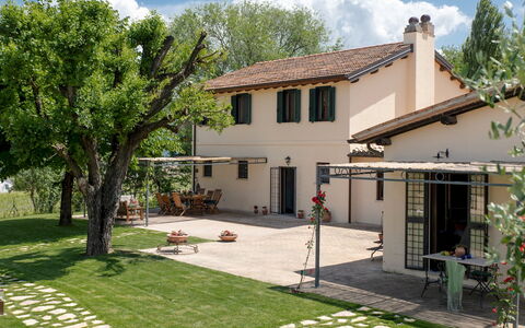 La Collina degli Ulivi 8+2: Maison, Domicile, Ombre, Pelouse, Jardin, Biens, Cour, Chalet, Arrière-Cour, Structure En Plein Air