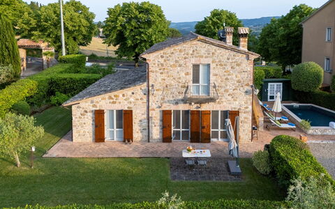 Villa Aperolli 4: Maison, Zone Résidentielle, Porte, Domicile, Chalet, Biens, Ferme, Jardin, Brique, Villa