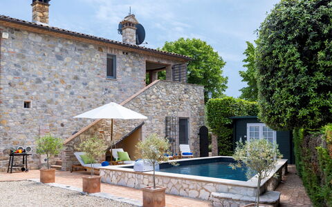 Villa Aperolli 4: Bleu, Piscine, Maison, Domicile, Pot De Fleur, Chalet, Plante D'Appartement, Jardin, Parapluie, Biens