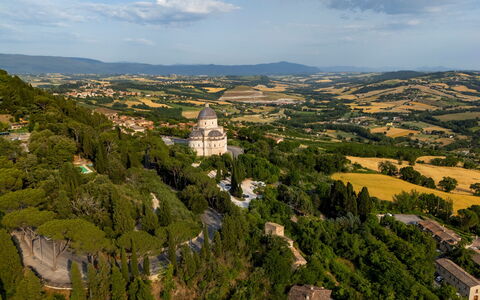 Villa Aperolli 4: Arbre, La Nature, Végétation, Paysage, Vue Du Ciel, Attraction Touristique, Station De Montagne, Dôme, Photographie Aérienne, Dôme