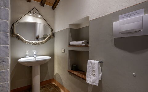 Muricciaglia 14: Mur, Design Intérieur, Sol, Sol, Luminaire Plomberie, Éclairage, Plafond, Plomberie, Salle De Bains, Pièce
