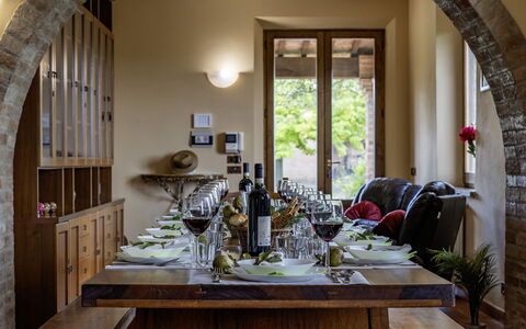 Podere Gellino 14: Meubles, Design Intérieur, Table, Bois, Chaise, Sol, Vaisselle, Éclairage, Table Cuisine Et Salle A Manger, Salle À Manger
