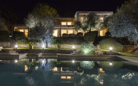 Brightline Villa 8: Jardin, Biens, Éclairage Paysager, Manoir, Recours, Hacienda, Nuit, Piscine, Aménagement Paysager, Villa