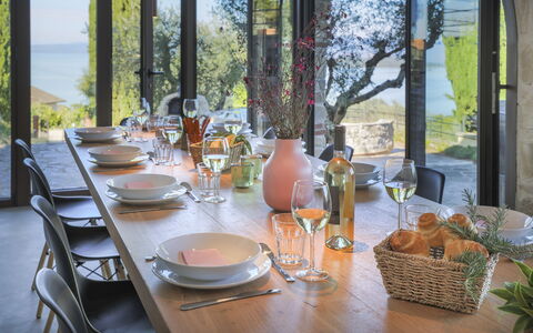 Casa dei Fiamminghi 10+2: Meubles, Vaisselle, Table, Salle À Manger, Chaise, Table Cuisine Et Salle A Manger, Verres À Pied, Design Intérieur, Éclairage, Serveware