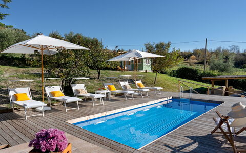Villino Ariachiara 6: Piscine, Meubles, Mobilier De Jardin, Balancelle, Recours, Chaise, Parapluie, Ombre, Eco Hôtel, Chaise Longue