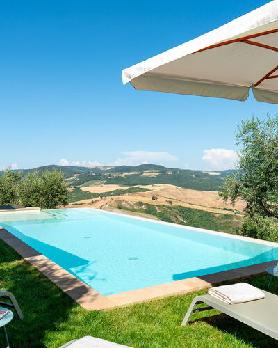 Villa Francesca 10: Bleu, Piscine, Colline, Recours, Balancelle, Eco Hôtel, Mobilier De Jardin, Chaîne De Montagnes, Villa, Biens