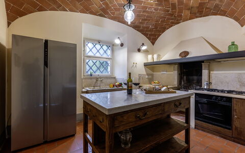Il Castellare 14: Design Intérieur, Sol, Cuisine, Mur, Comptoir, Plafond, Bois, Appareil De Cuisine, Sol, Meubles