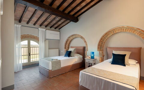 Villa le Beringhe 30: Mur, Cambre, Design Intérieur, Plafond, Chambre, Arcade, Lit, Hôtel, Colonne, Literie