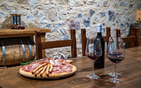 Villa le Beringhe 30: Aliments, Vaisselle, Ingrédient, Table, Meubles, Serveware, Du Vin