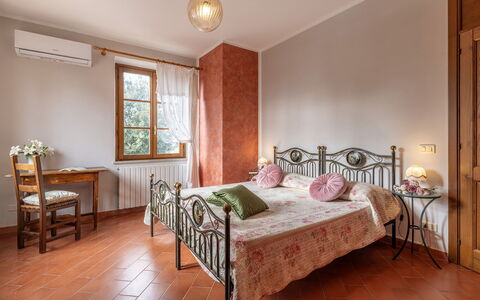 La Burraia 18: Meubles, Lit, Design Intérieur, Chambre, Mur, Drap De Lit, Literie, Bois, Linge, Sol