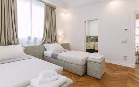Villa la Perla Bianca 10: Design Intérieur, Sol, Chambre, Meubles, Lit, Sol, Plafond, Drap De Lit, Literie, Linge