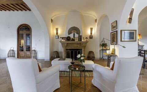 Podere Vernine di Sotto 14: Meubles, Mur, Design Intérieur, Domicile, Sol, Chaise, Salon, Canapé, Plante D'Appartement