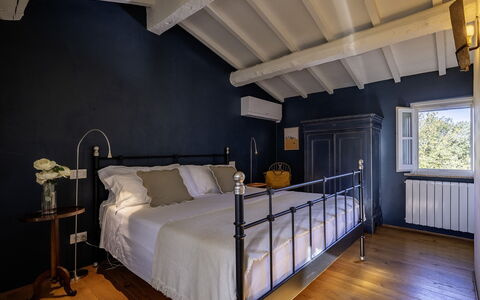 Podere Vernine di Sotto 14: Meubles, Lit, Chambre, Design Intérieur, Literie, Drap De Lit, Sol, Éclairage, Sol, Plafond