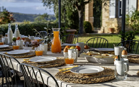 Podere Vernine di Sotto 14: Vaisselle, Serveware, Table, Aliments, Meubles, Vaisselle, Drinkware, Assiette